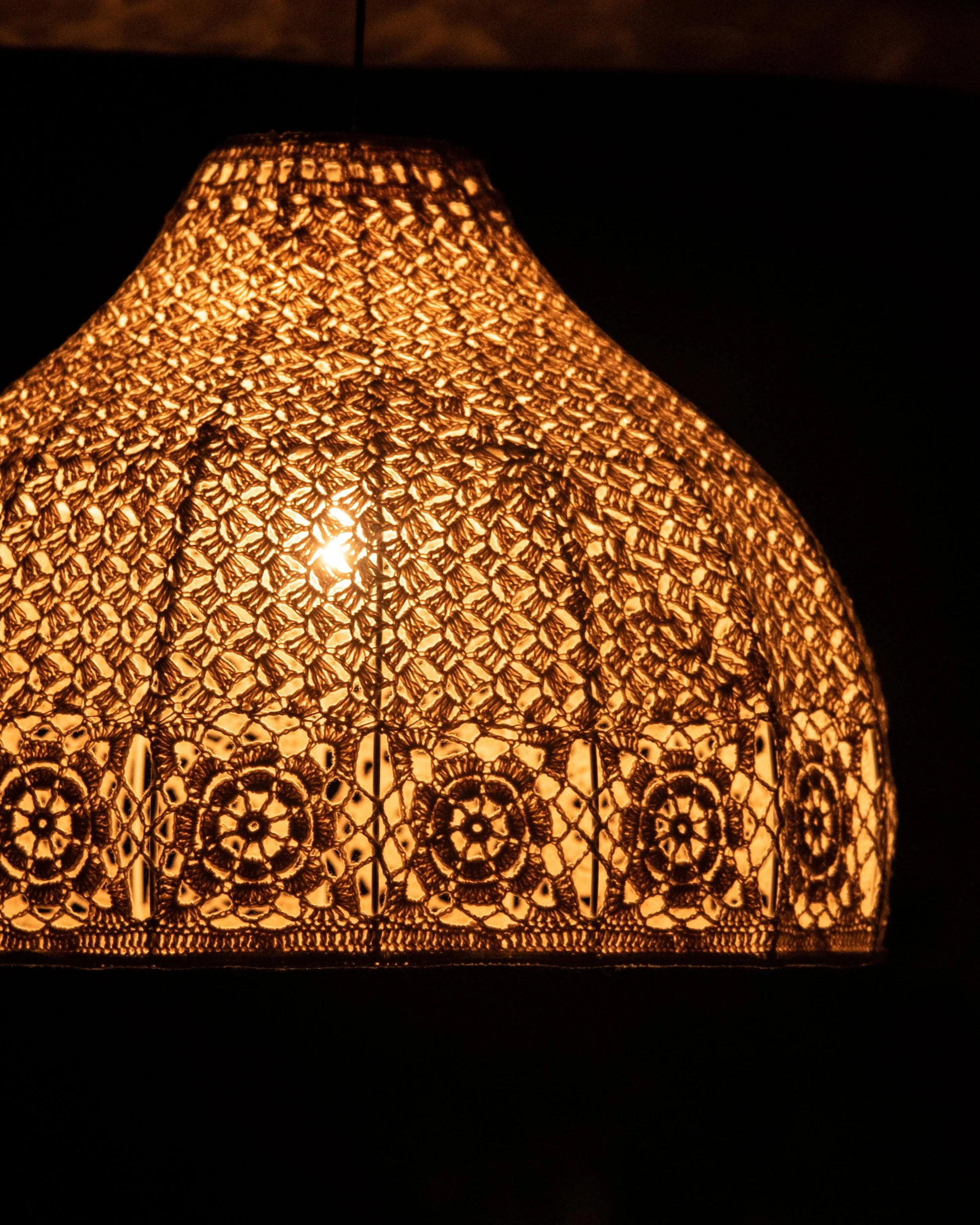 Snowdrop Vintage Crochet Lamp - Image 3